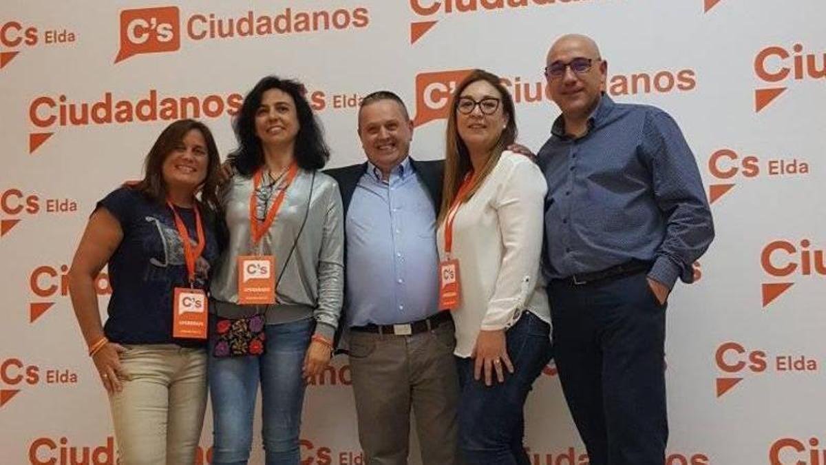Los cuatro concejales de Cs Elda con Paco Sánchez en el centro.