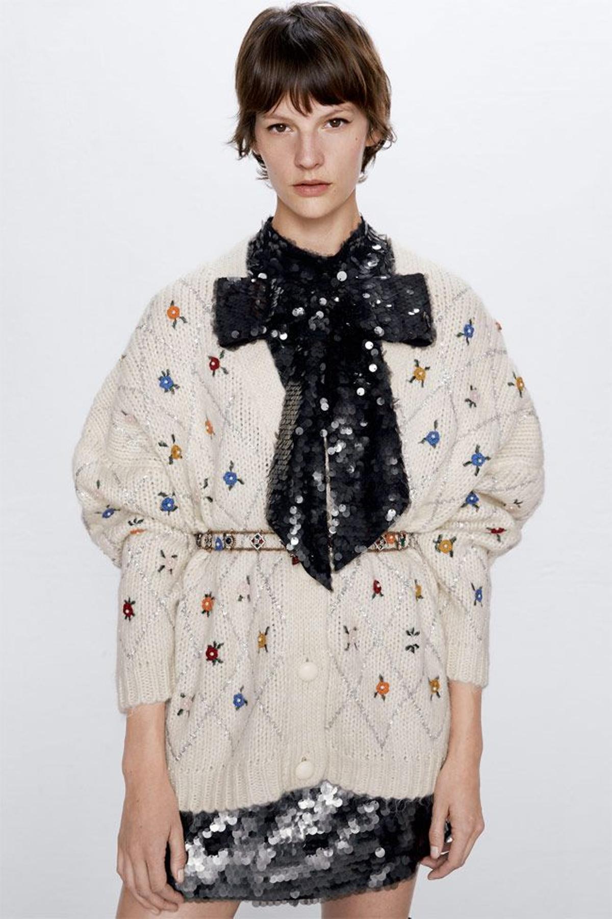 Chaqueta bordada con flores y lentejuelas, de edición limitada de Zara