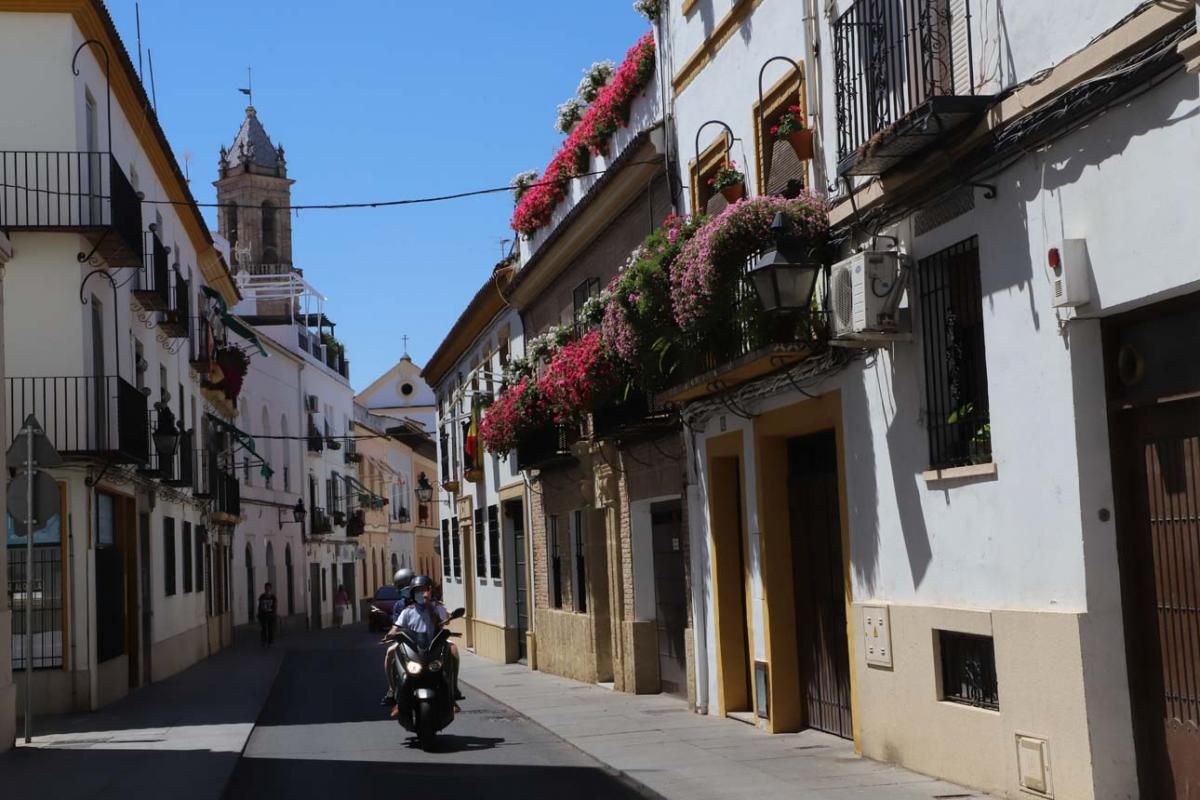 Rejas y balcones en junio