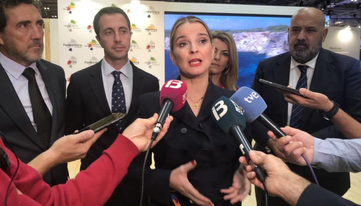 Marga Prohens ayer en  el recinto ferial en Londres.  | DAVID COSTA