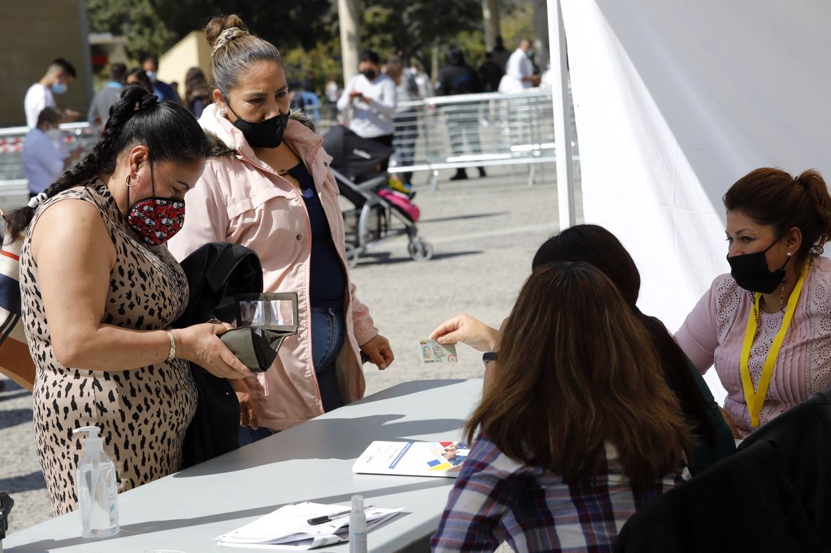 Los ecuatorianos residentes en la Región votan en las elecciones de su país