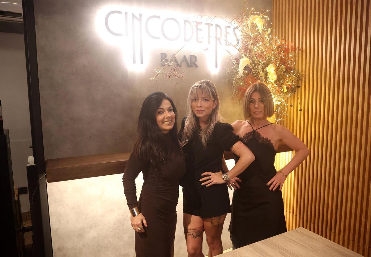 Las propietarias del local CincodeTres en O Temple, Cambre