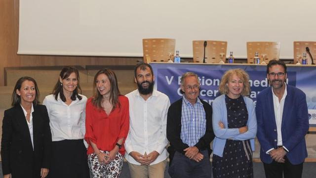 Participantes en la V edición de la conferencia de investigación biomédica del cáncer.