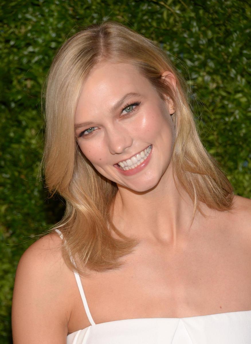 El corte media melena de Karlie Kloss