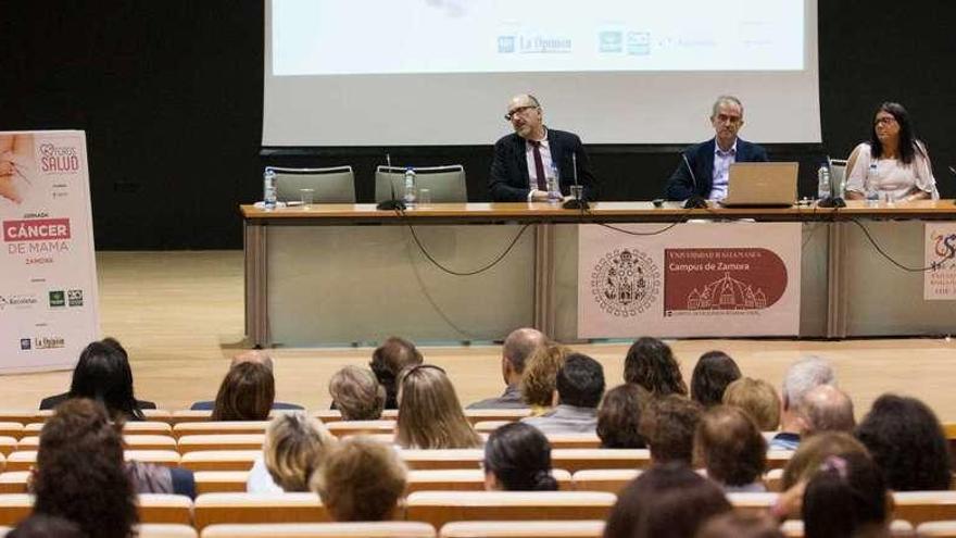 Desde la izquierda: Marisol López del Estal, José Álvarez Gallego, Ángel Nebreda, Ariadna Carnero y María Montejo, protagonistas del Foro de Salud.