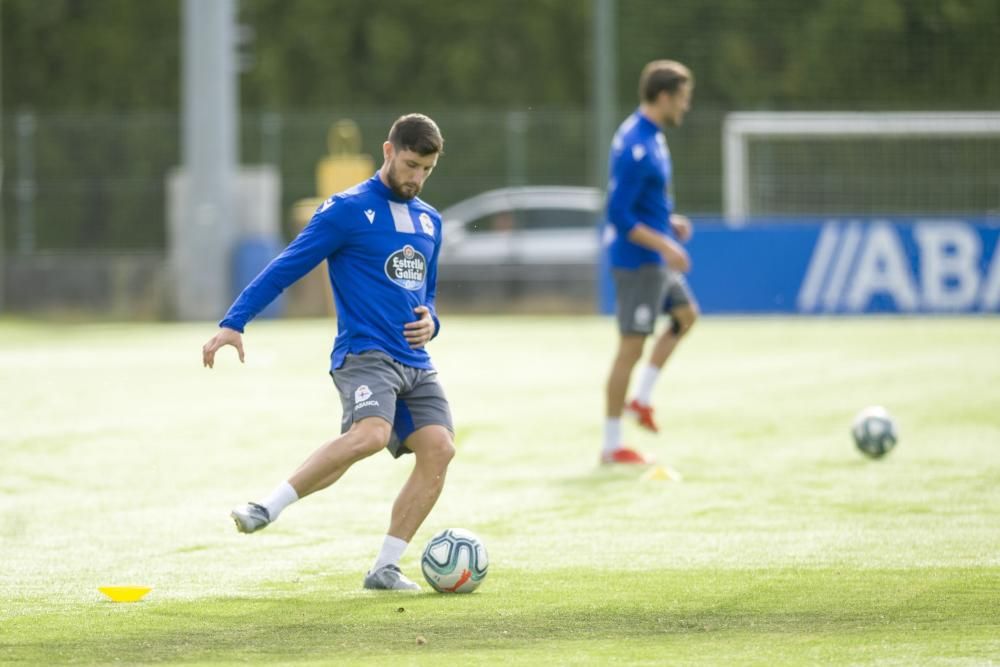 La primera plantilla se ejercita en Abegondo antes de viajar a Girona, donde se enfrentará al equipo local el sábado a las 21.00 horas.