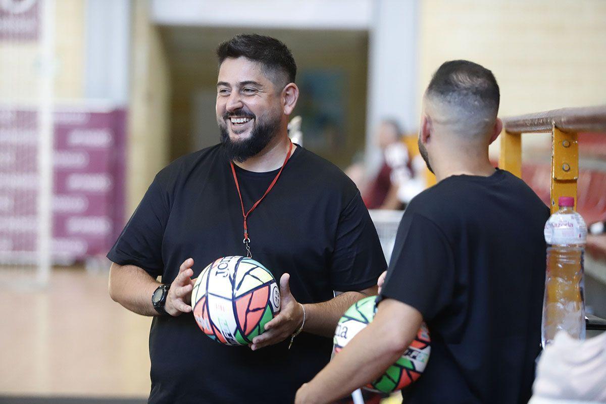Josan González, sonriente durante la primera sesión de trabajo del Córdoba Futsal.