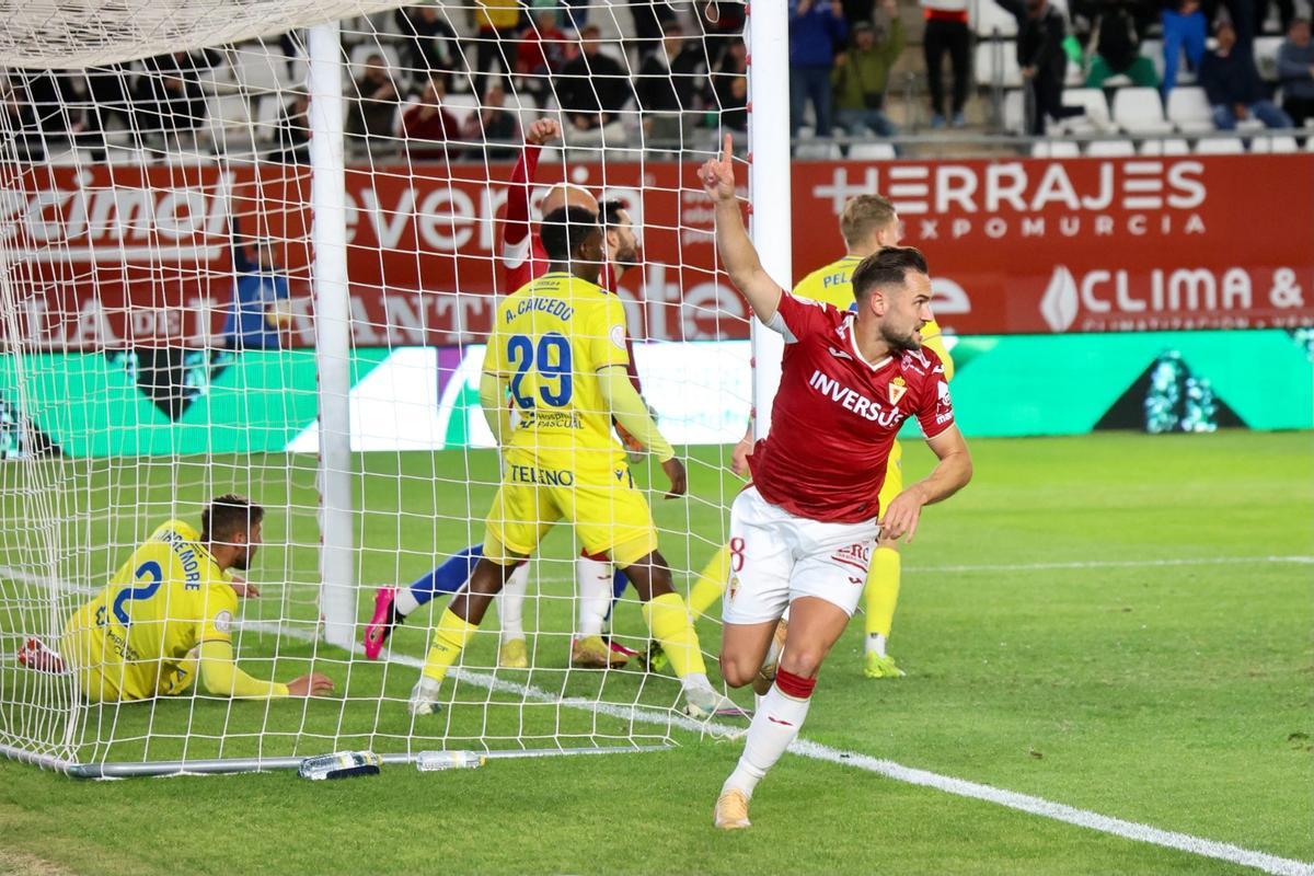 Schalk celebrando el primer gol ante el Cádiz