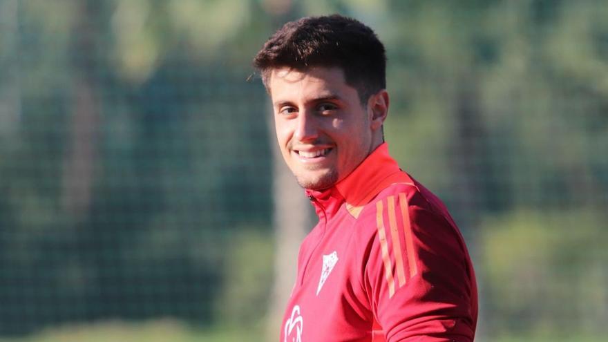 Eric Puerto, en uno de sus primeros entrenamientos con el Marbella. | Marbella