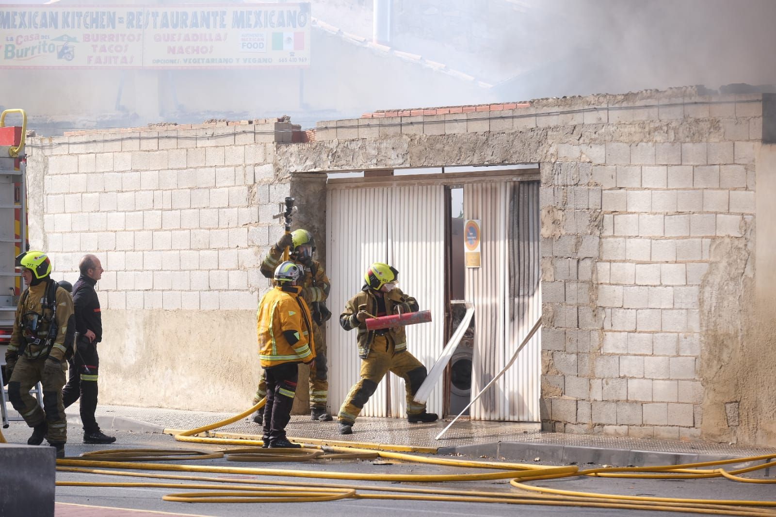 Así ha sido el incendio de una casa en Benejúzar