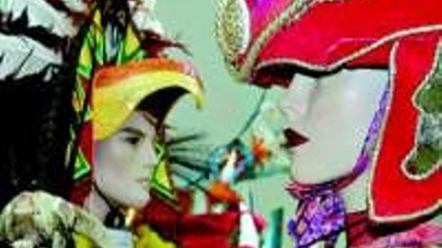 Los Yuyubas exponen los trajes de sus 20 años en el carnaval de Badajoz