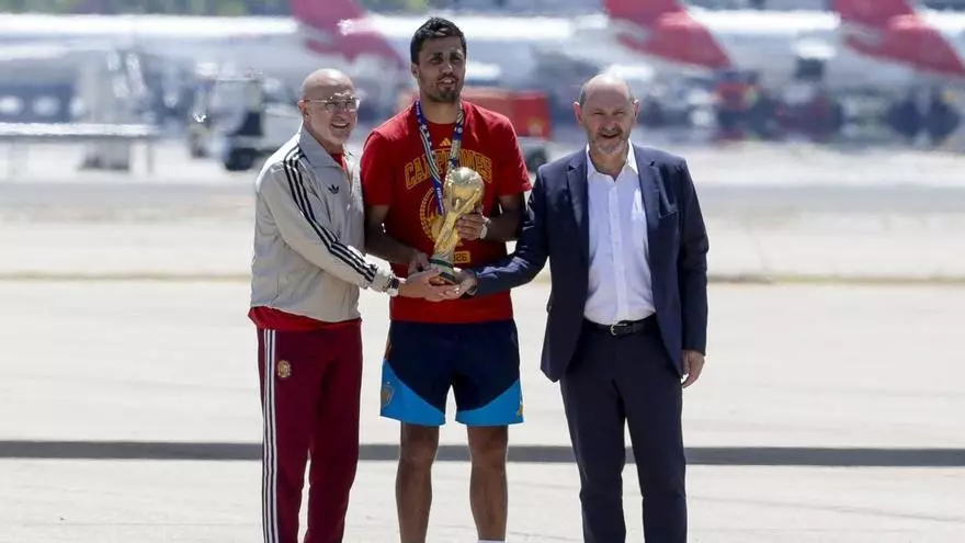 La Selección aterriza en Madrid tras proclamarse como campeona en el Mundial