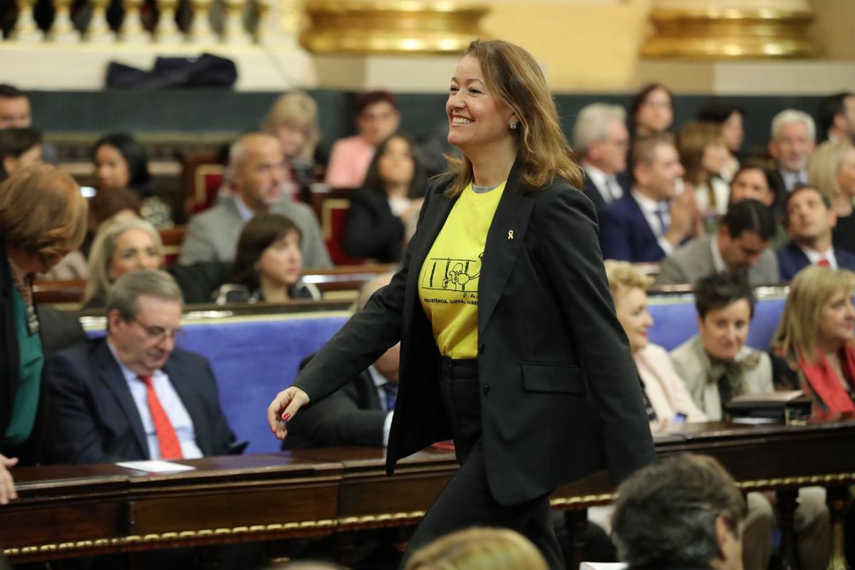 La senadora de Esquerra Republicana Laura Castel (con camiseta amarilla en honor a los presos del proces) acude a votar durante la sesión constitutiva de la XIV Legislatura en el Senado, en Madrid (España), a 3 de diciembre de 2019. 03 diciembre 2019, Cortes Generales, Cámara Alta Jesús Hellín / Europa Press 03/12/2019 03 diciembre 2019, Cortes Generales, Cámara Alta. LAURA CASTEL;Jesús Hellín;category_code_new
