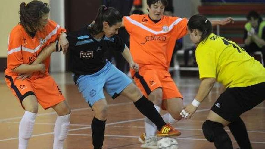 Imagen del partido de ayer en la Sagrada Familia. / carlos pardellas