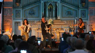 La magia celta de Carlos Núñez en la iglesia de Bueu