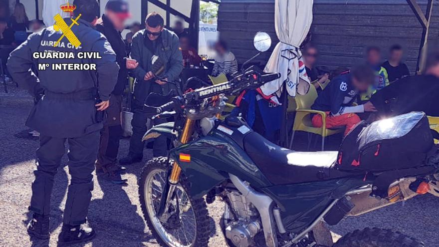 Paralizado un rally ilegal que disputaban motociclistas holandeses en los montes de Alfajarín