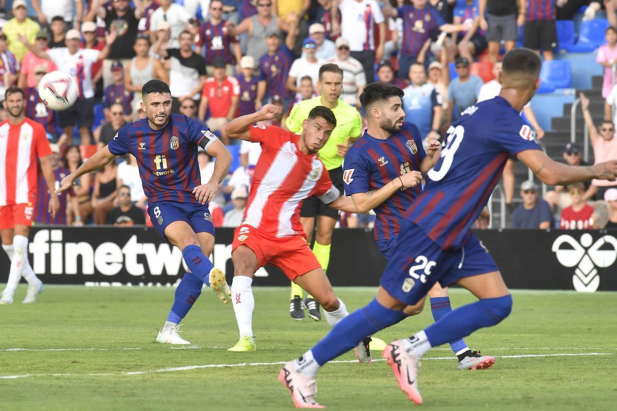 Victoria de Primera del Eldense ante el Almería (1-0)