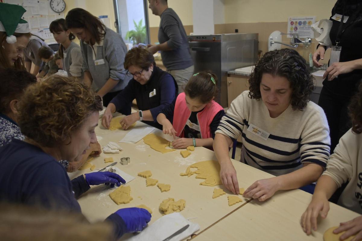 Taller de dulces navideños en el Museo Escolar de Puçol