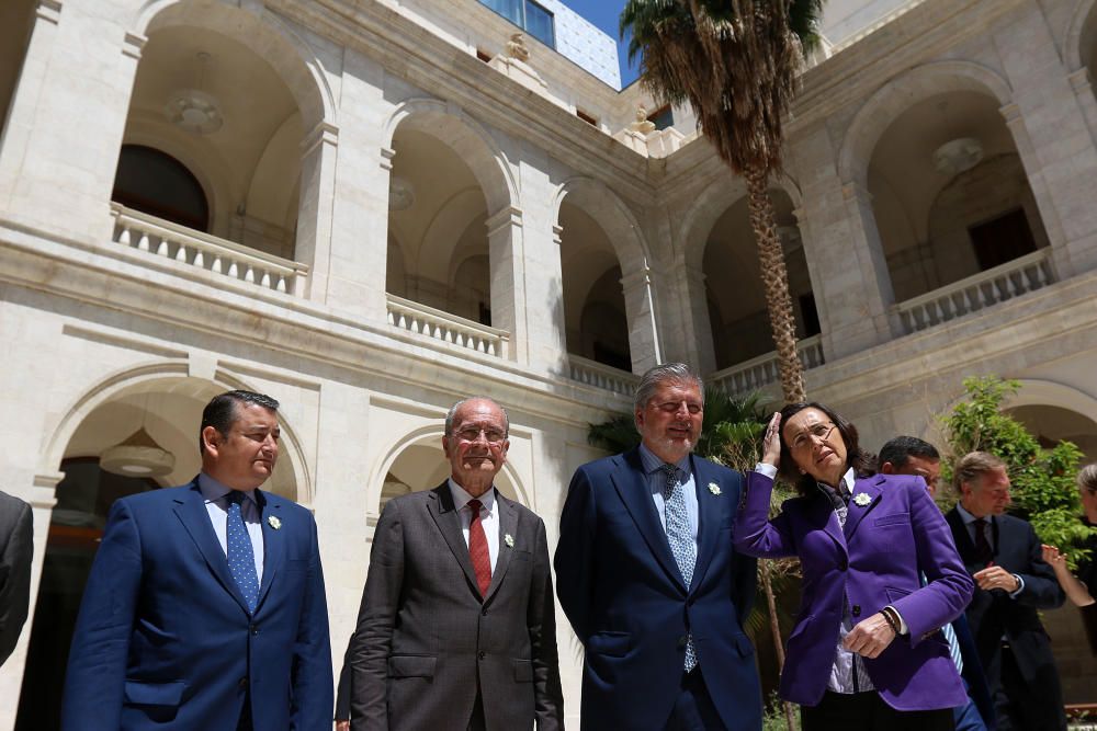 Íñigo Méndez de Vigo y Rosa Aguilar firman el acuerdo de cesión del Museo de Bellas Artes y Arqueológico de Málaga, que abrirá durante este 2016