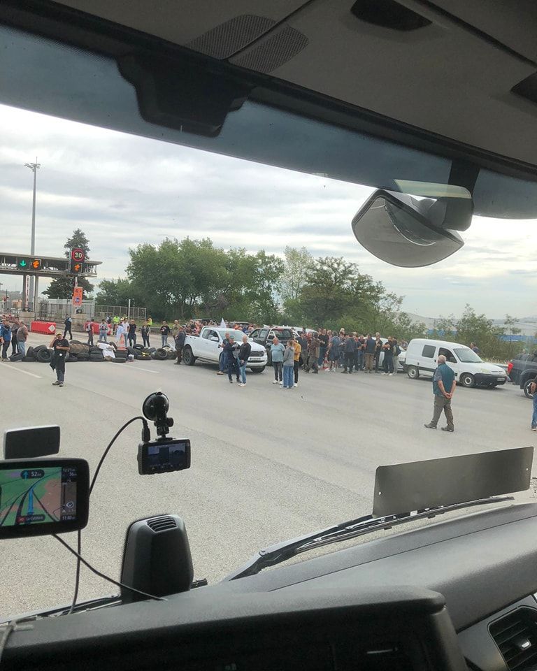 Tallada l'autopista a la frontera per una manifestació de viticultors a l'A-9 al Voló