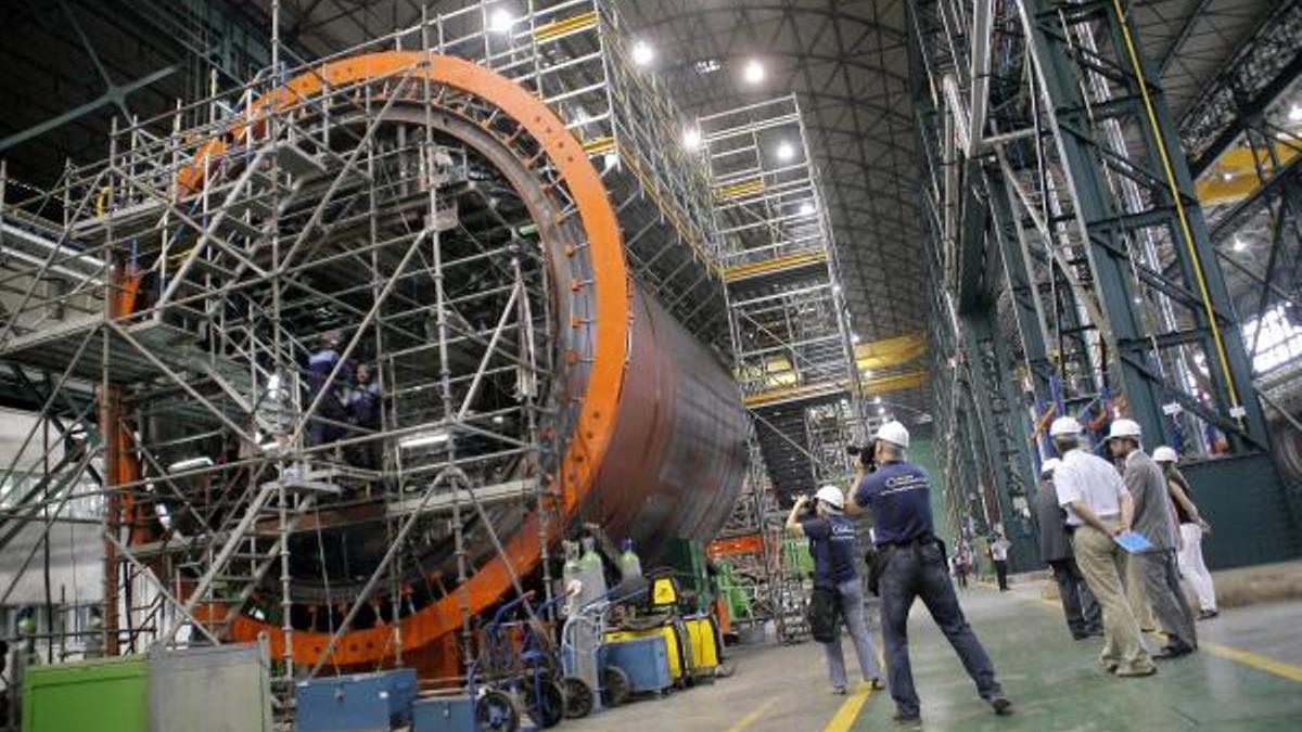 Trabajos de construcción del submarino S80 en los astilleros de Navantia en Cartagena. Javier Conesa