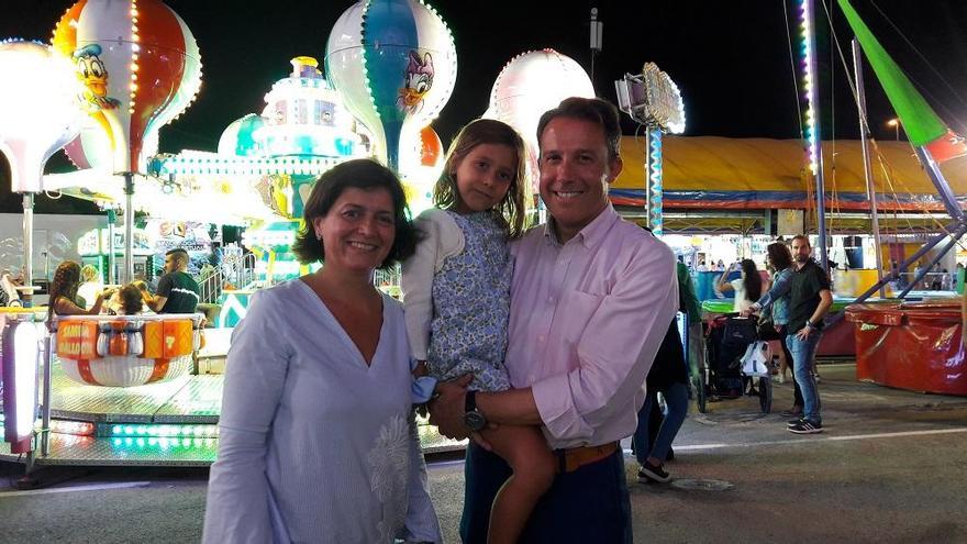 El alcalde de Lorca, Fulgencio Gil, junto a su esposa y su hija durante el acto de inauguración del recinto ferial celebrado el año pasado.