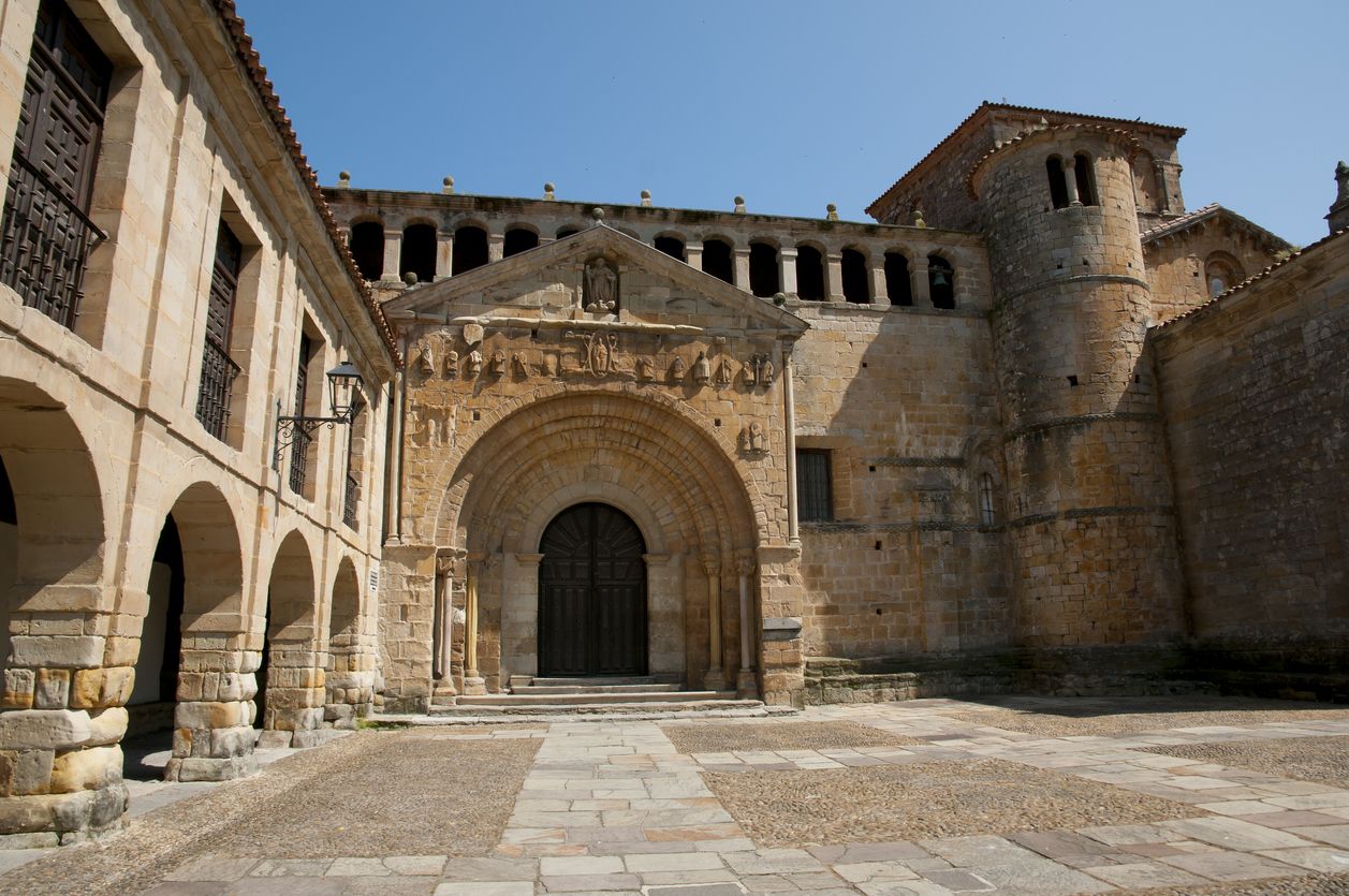 El pueblo se erigió alrededor de la Colegiata de Santa Juliana