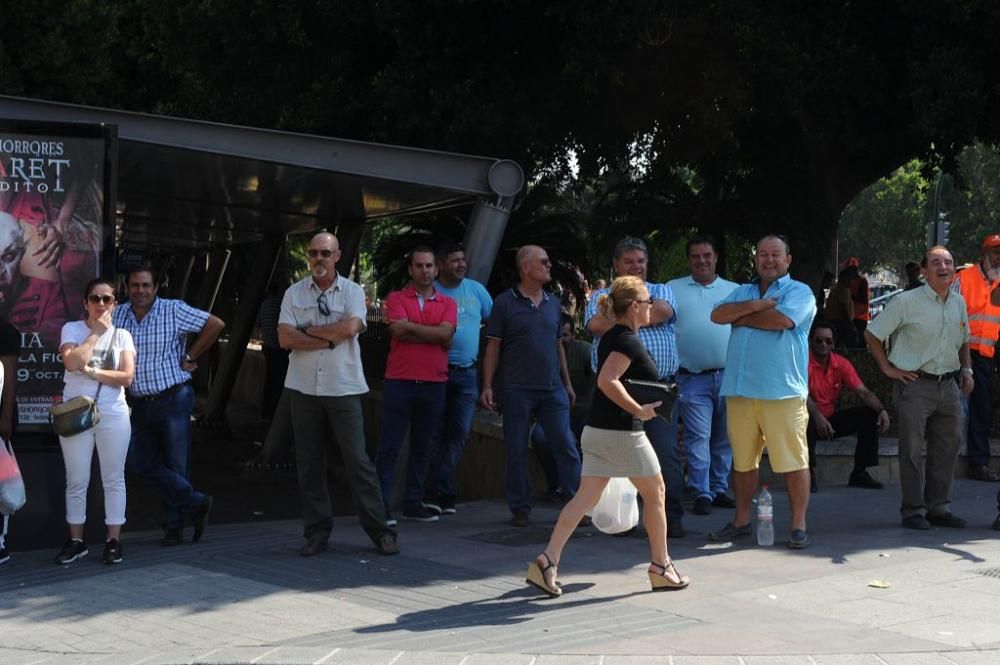 La Gran Vía de Murcia, paralizada por los agricultores