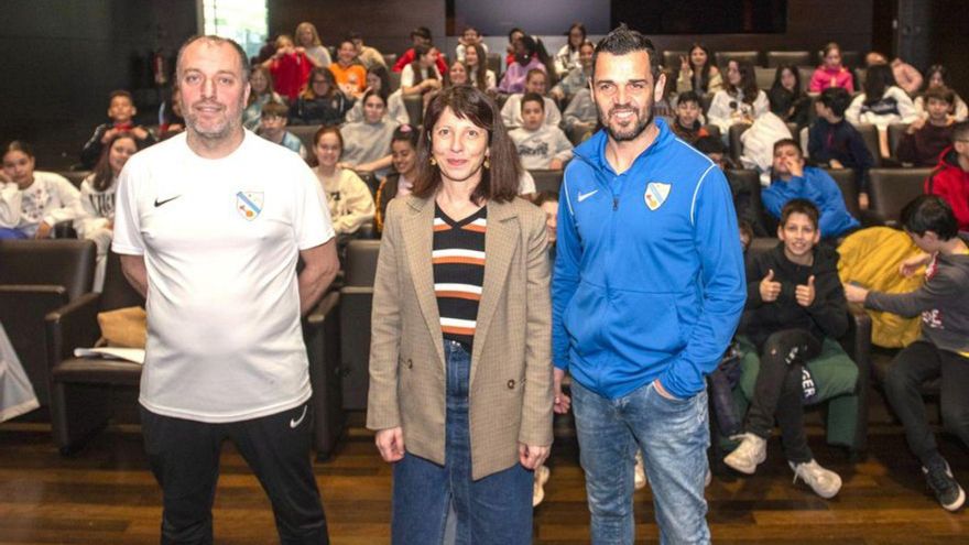 Taller sobre fútbol femenino en el Centro Tecnolóxico