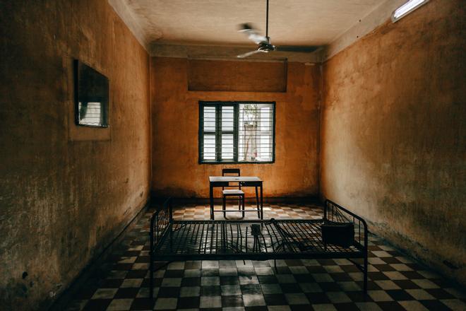 Una celda de la prisión S-21 de Camboya