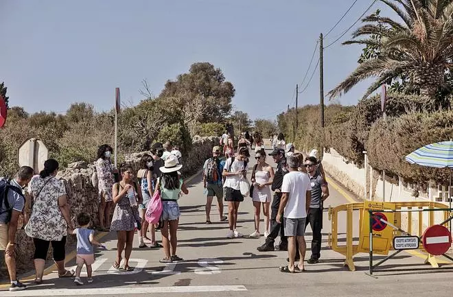 Rifirrafe entre oposición, Ayuntamiento  y vecinos por el parking del Caló des Moro