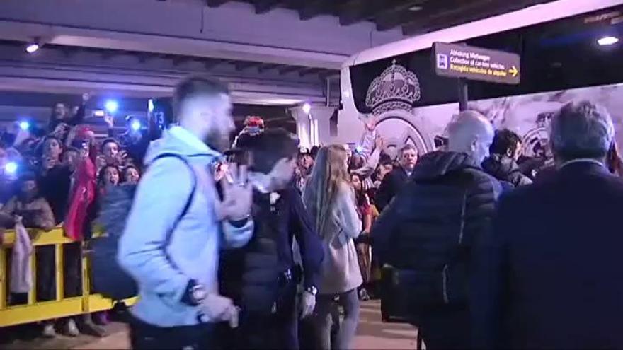 Euforia madridista en el aeropuerto de Málaga