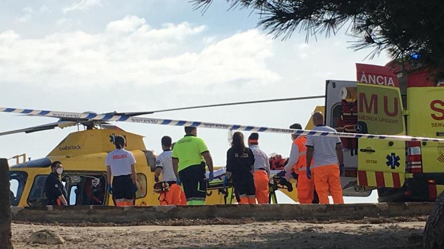 El accidentado, al llevarlo desde la ambulancia del SAMU al helicóptero