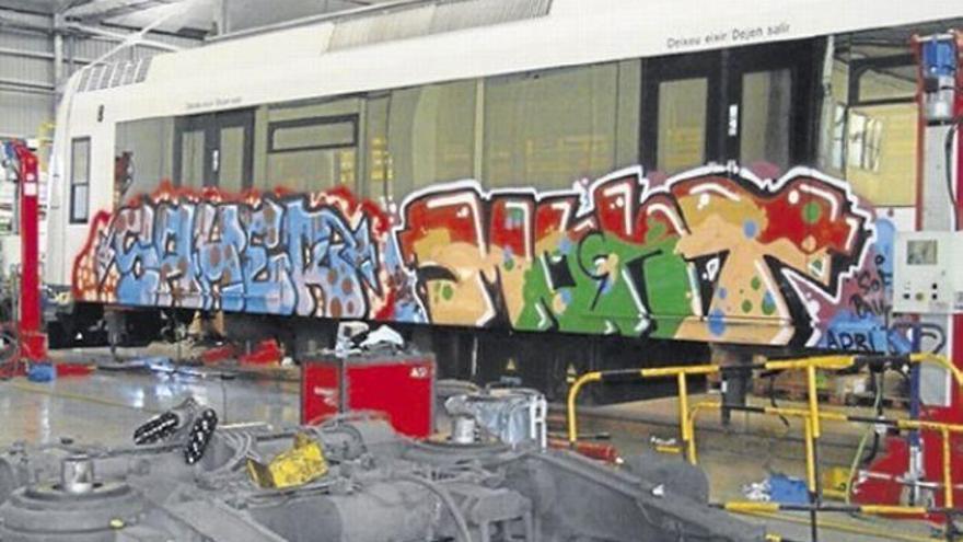 Renfe pide un año y medio de cárcel para dos grafiteros