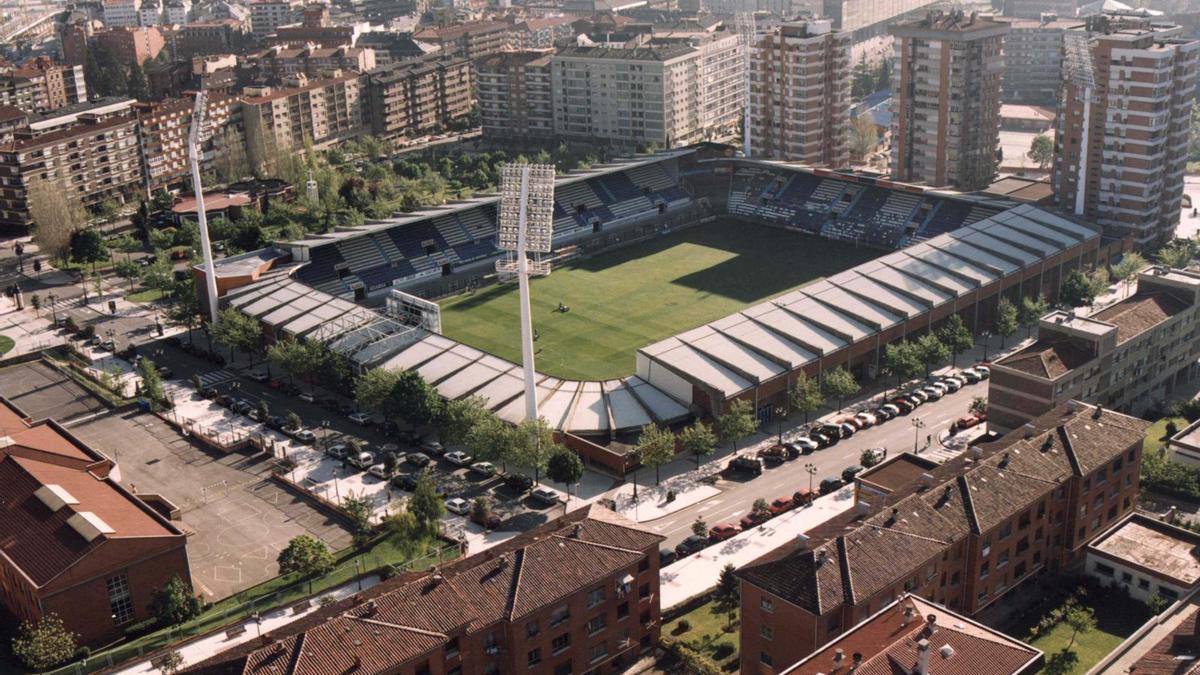 A la izquierda, vista aérea de Buenavista con el Calatrava en el centro. A la derecha, el antiguo Carlos  Tartiere. |