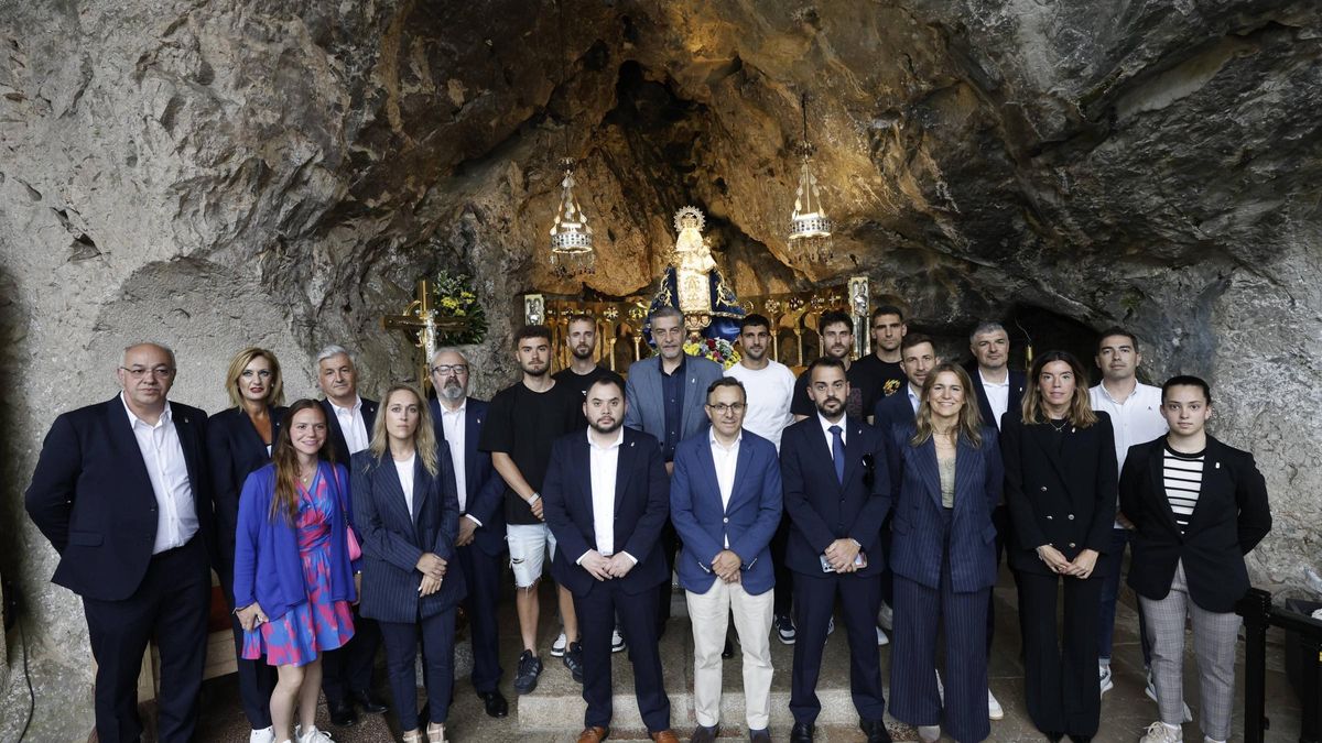 Ofrenda floral Del Real Oviedo en Covadonga