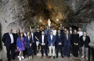 Un guiño azul a La Santina y la curiosa petición de Martín Peláez: así fue la ofrenda del Oviedo a la Virgen de Covadonga