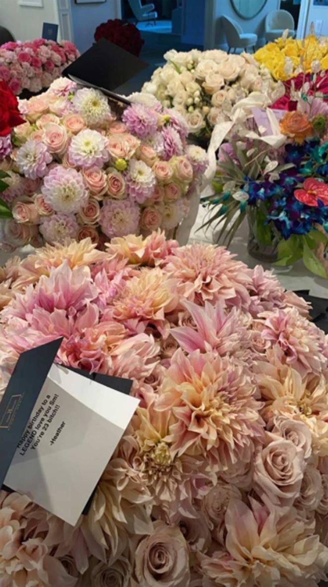 Flores en casa de Kylie Jenner por su 23 cumpleaños