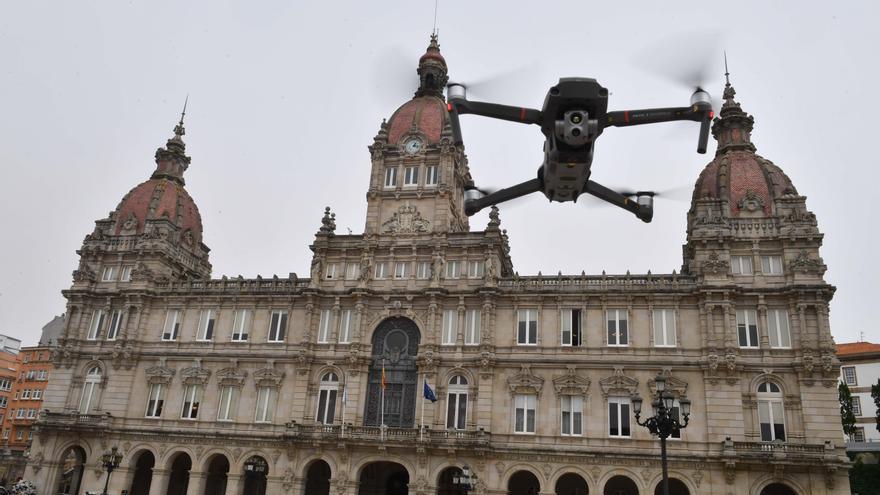 La Policía Local podrá sobrevolar la ciudad con drones de manera habitual con la aprobación de la nueva ordenanza