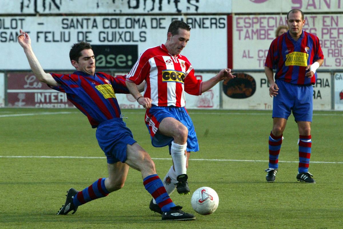 Pitu Puol pressiona Marcos en un Guíxols-Girona de Tercera l'any 2002-03