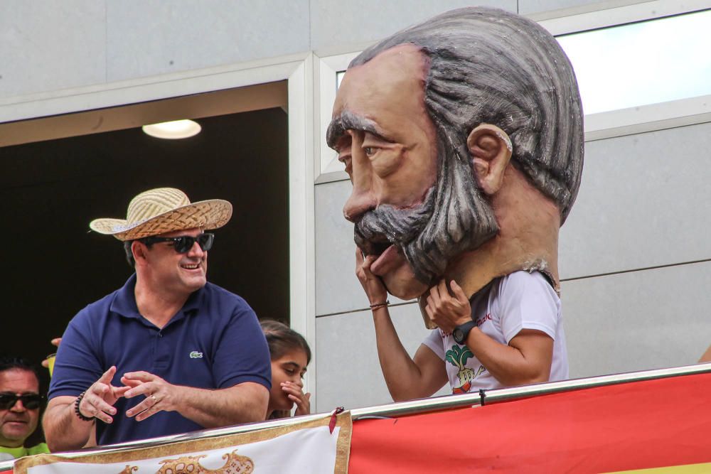 La fiesta y la alegría inundan Dolores tras el chupinazo de las fiestas patronales