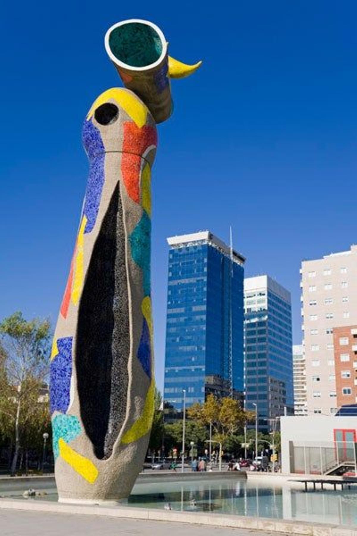 El Parque Joan Miró acoge la última gran escultura del artista: Mujer y Pájaro.