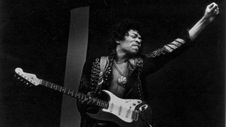 Jimi Hendrix, en una actuación en los años 60