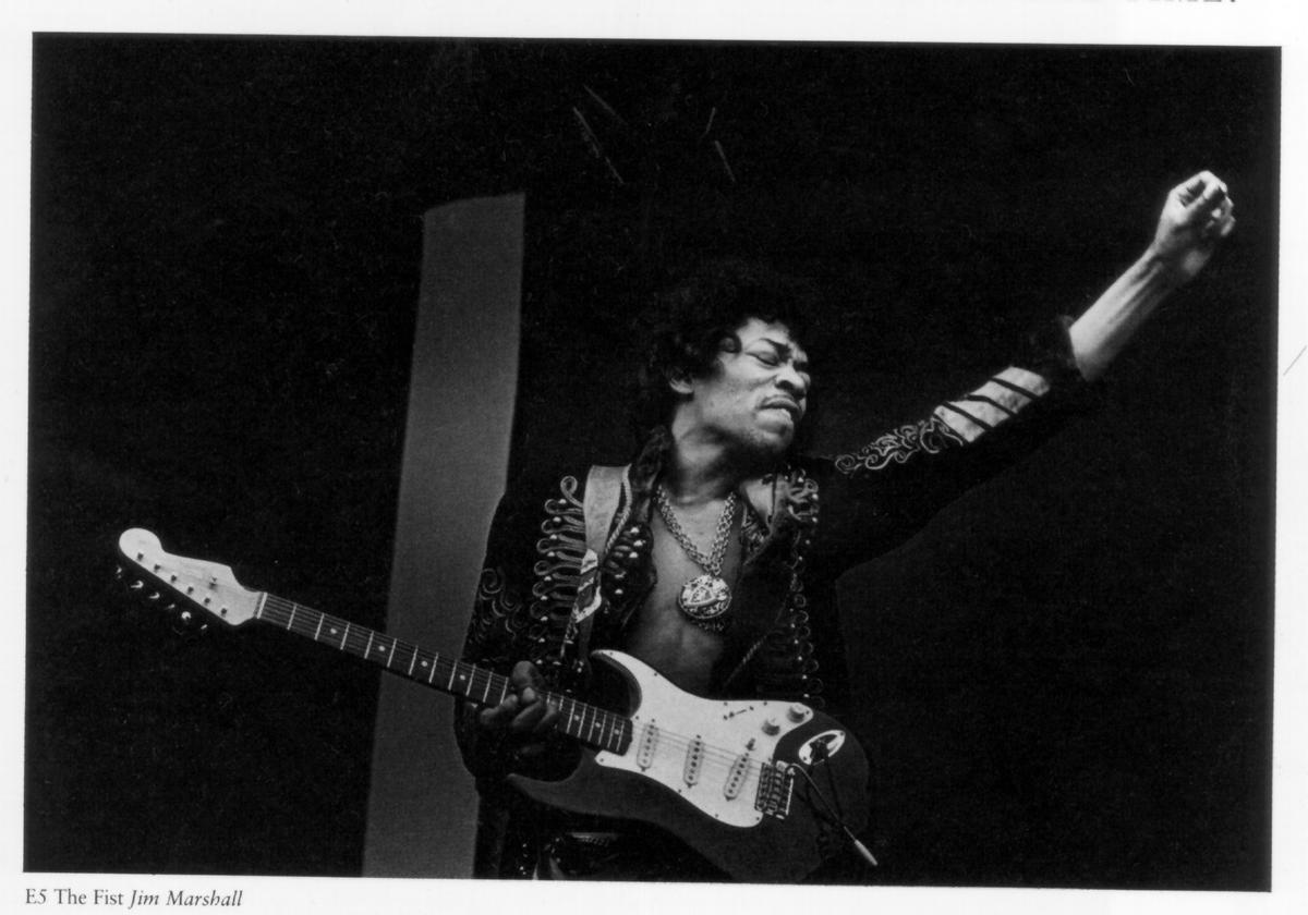 Jimi Hendrix, en una actuación en los años 60
