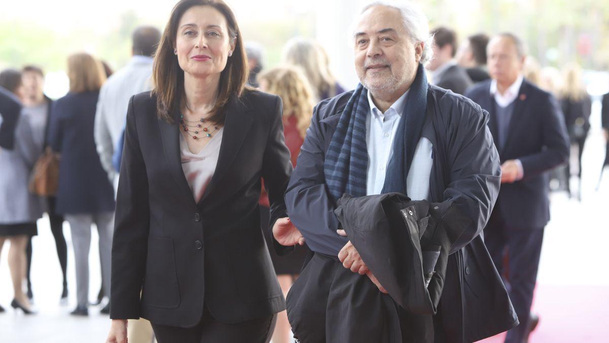 Javier de Lucas asiste junto a Belén Cardona a la gala de los Premios Levante-EMV.