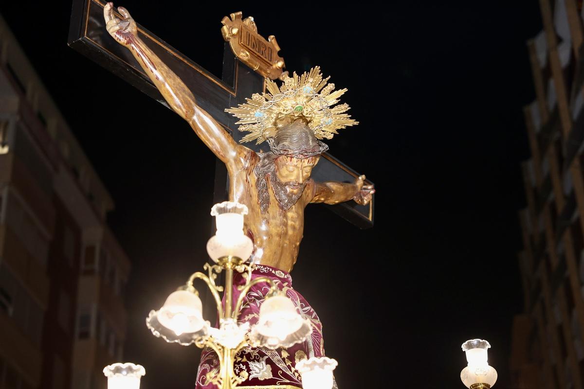 El Cristo de la Fe desfila por Saïdía acompañado por Carmen Prades y la corte mayor