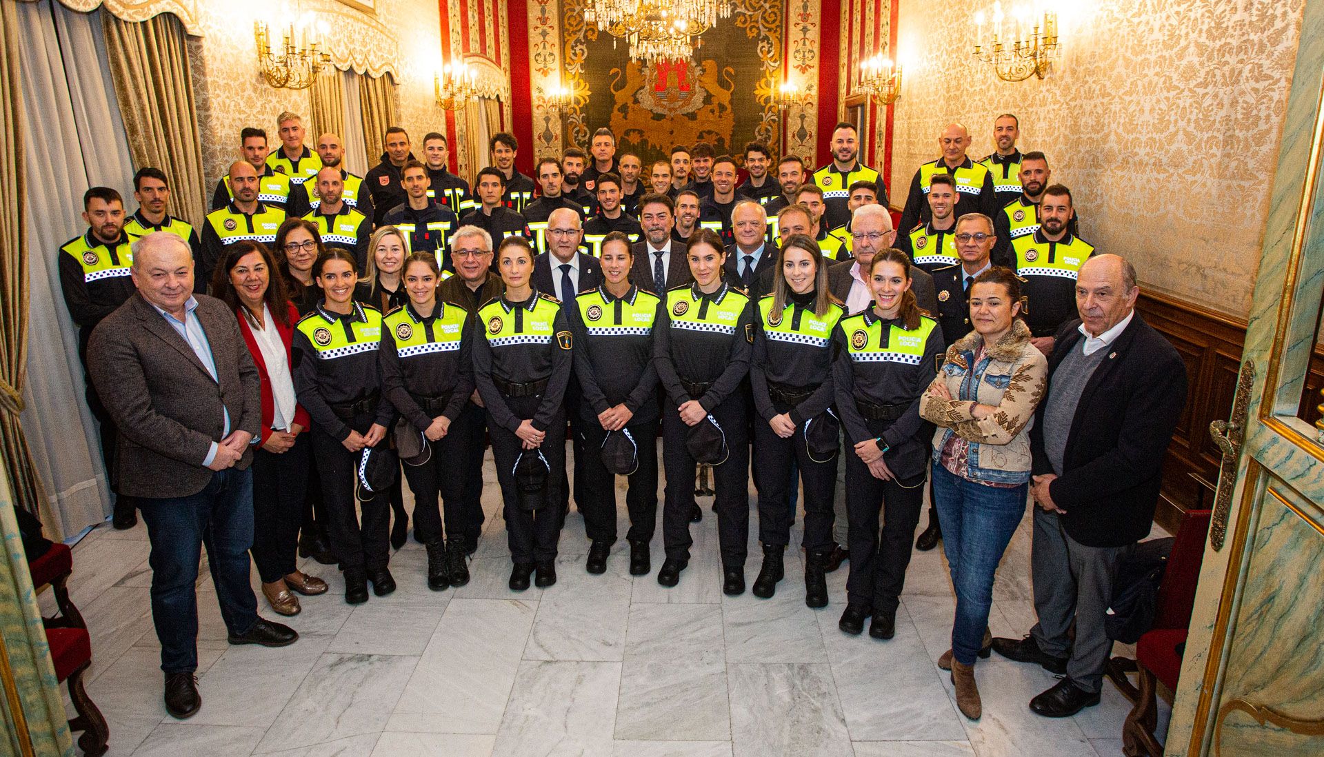 Toma de posesión de 22 Policías Locales y 15 Bomberos