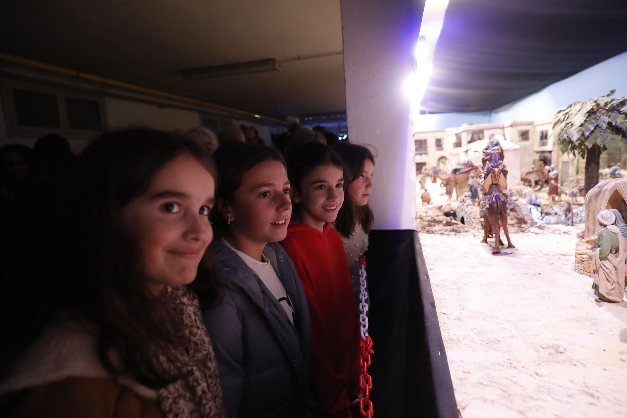 En imágenes: El colegio de la Inmaculada celebra la festividad de la Virgen e inaugura el Belén