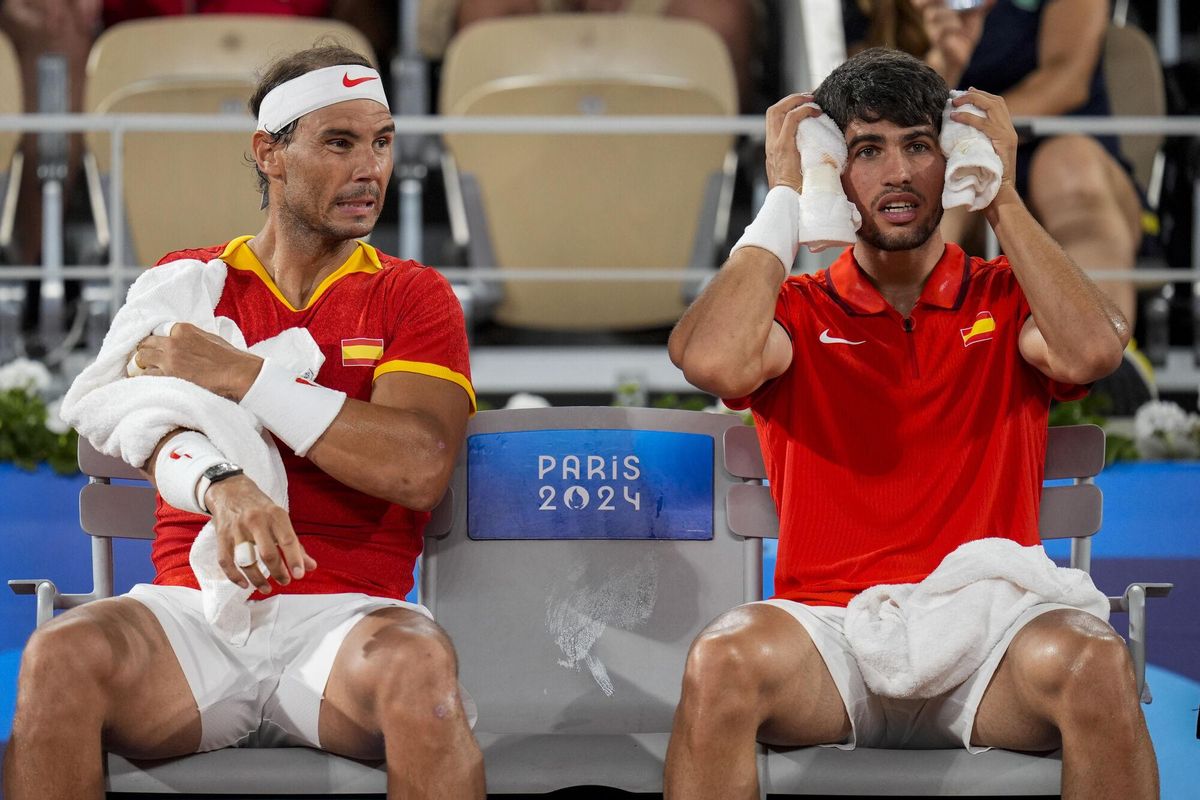 Nadal y Alcaraz, durante un partido de dobles en los JJOO de París.