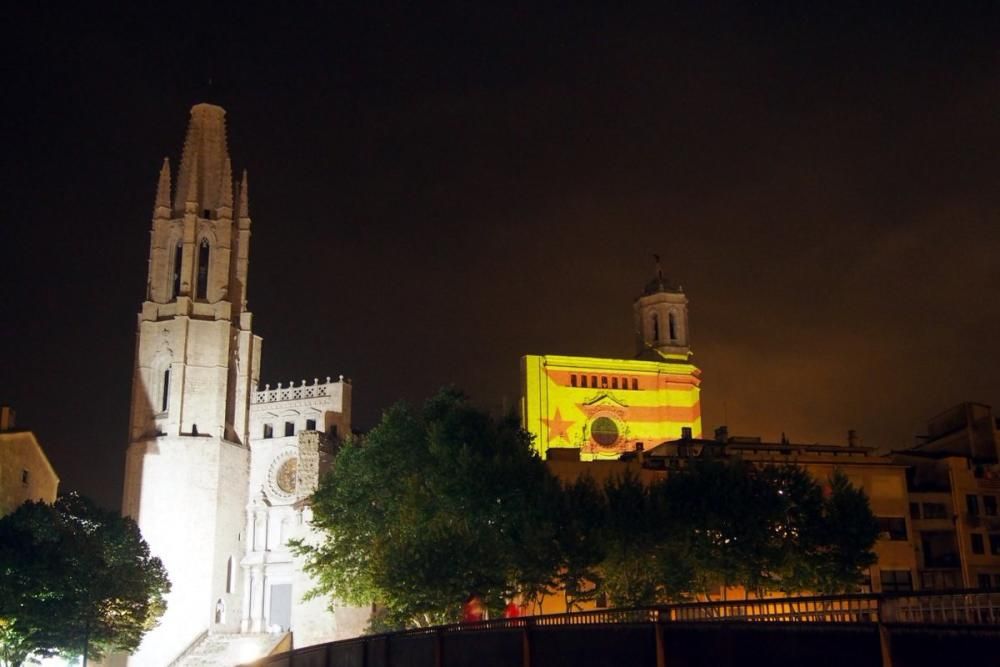 Acció reivindicativa dels CDR amb un mapping a la catedral de Girona